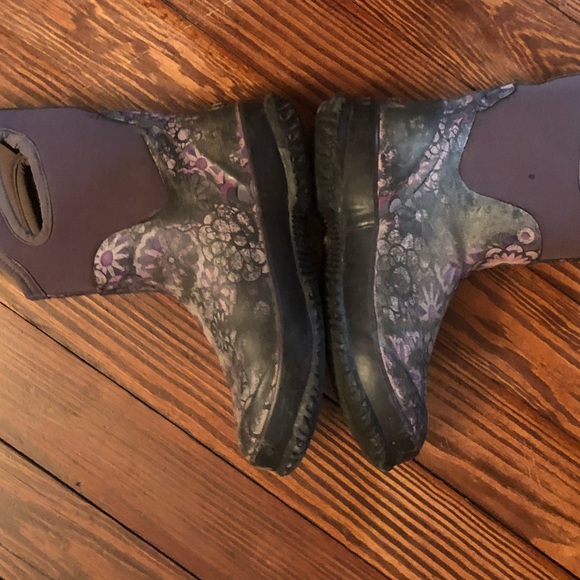 Bogs!  Cute and waterproof! - Picture 6 of 6